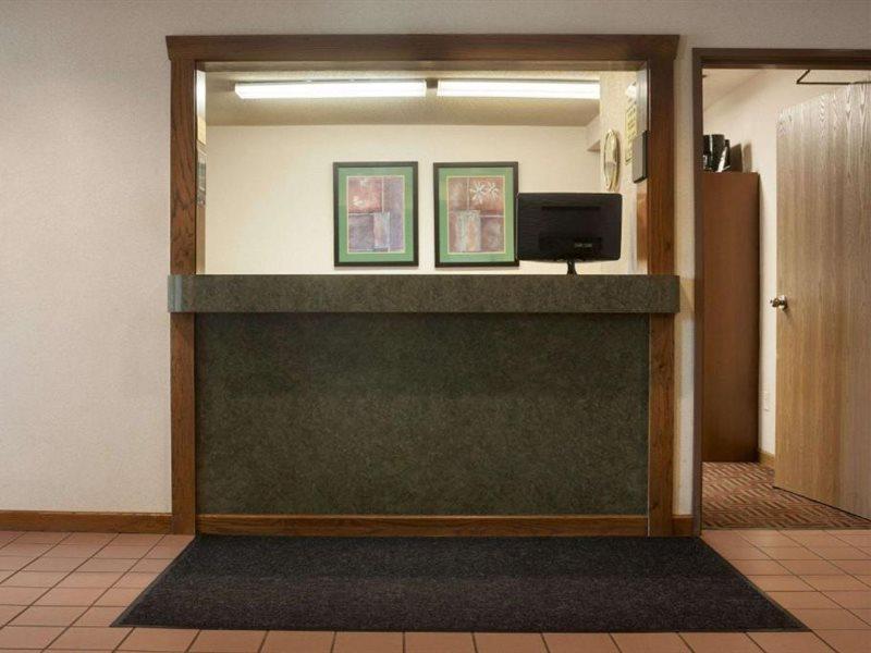 ซูเปอร์ 8 บาย วินด์แฮม พีโอเรีย Motel ภายนอก รูปภาพ