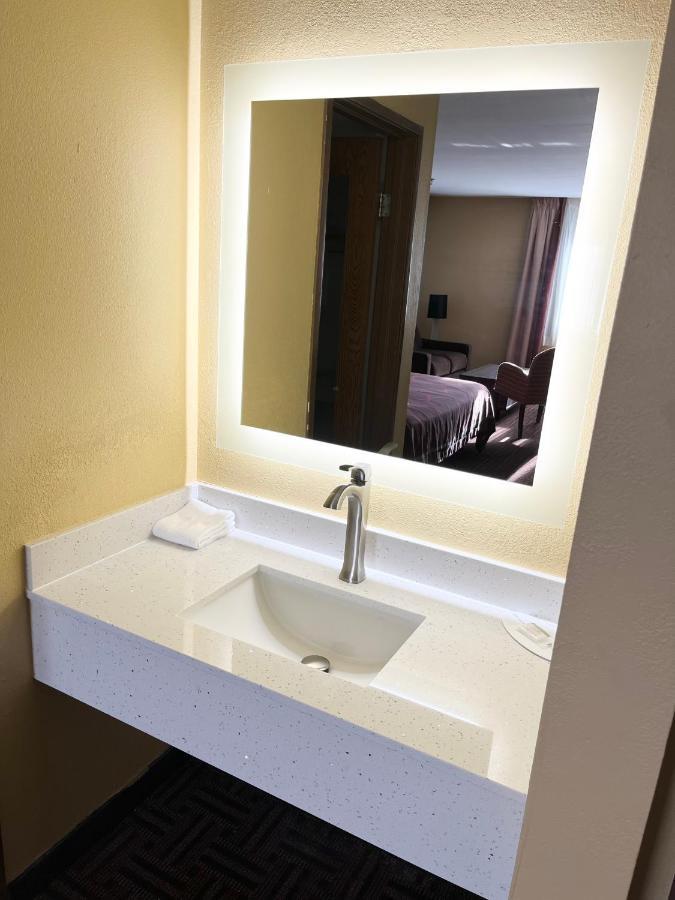 ซูเปอร์ 8 บาย วินด์แฮม พีโอเรีย Motel ภายนอก รูปภาพ