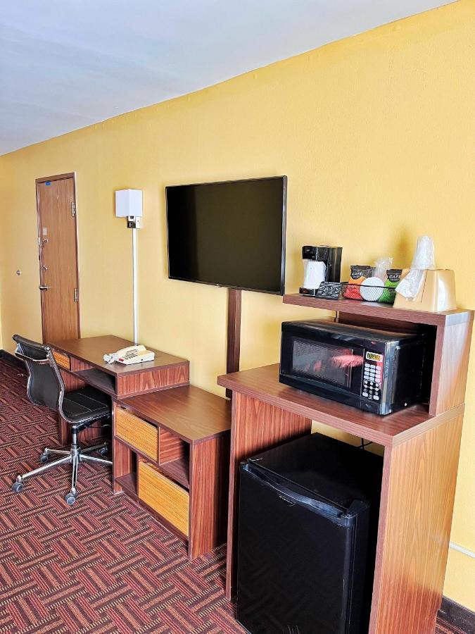 ซูเปอร์ 8 บาย วินด์แฮม พีโอเรีย Motel ภายนอก รูปภาพ