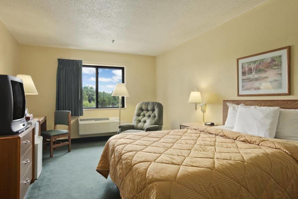 ซูเปอร์ 8 บาย วินด์แฮม พีโอเรีย Motel ภายนอก รูปภาพ