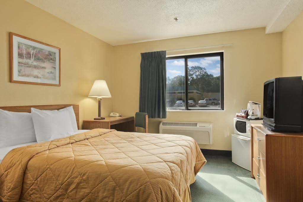 ซูเปอร์ 8 บาย วินด์แฮม พีโอเรีย Motel ภายนอก รูปภาพ