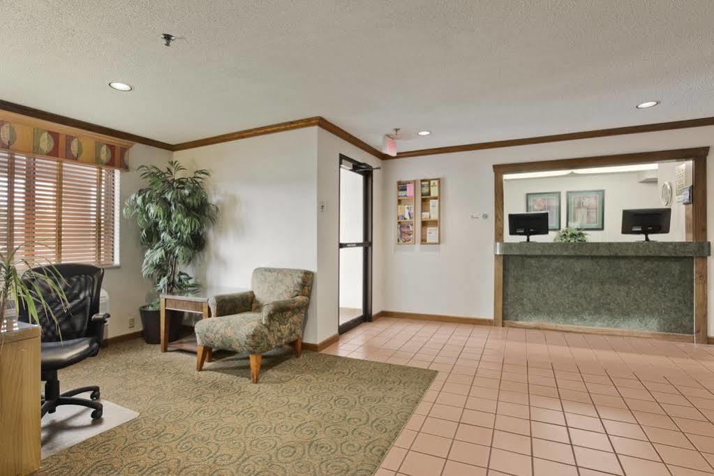 ซูเปอร์ 8 บาย วินด์แฮม พีโอเรีย Motel ภายนอก รูปภาพ