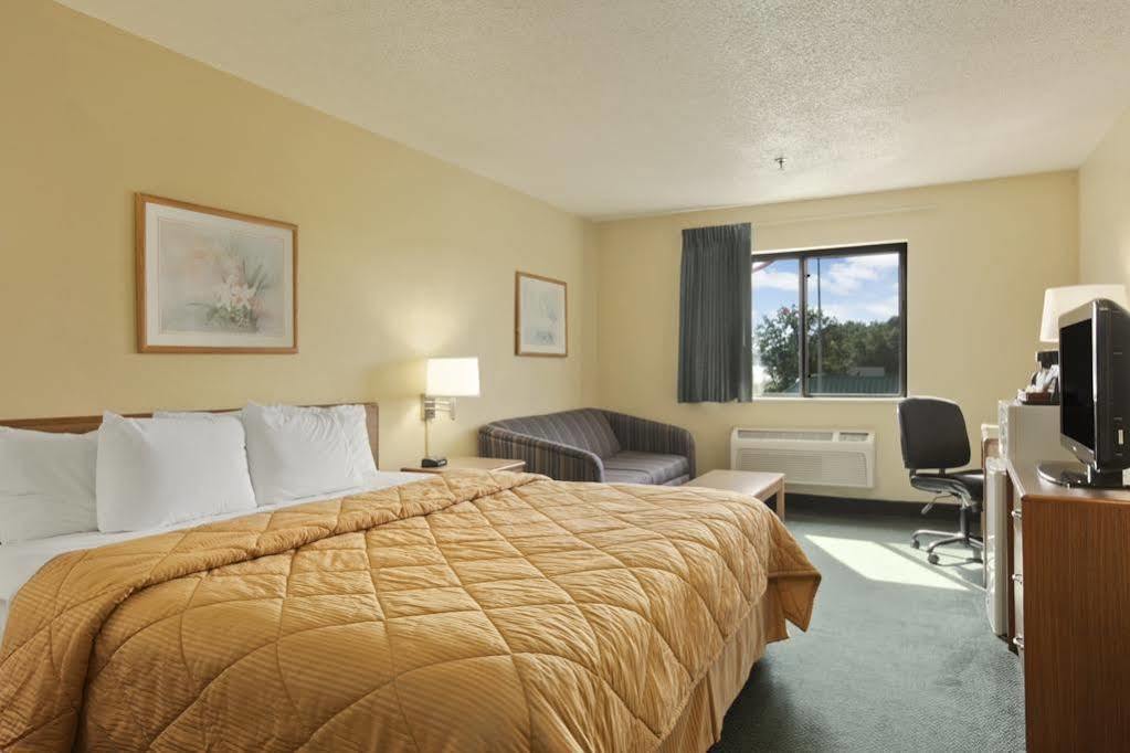 ซูเปอร์ 8 บาย วินด์แฮม พีโอเรีย Motel ภายนอก รูปภาพ