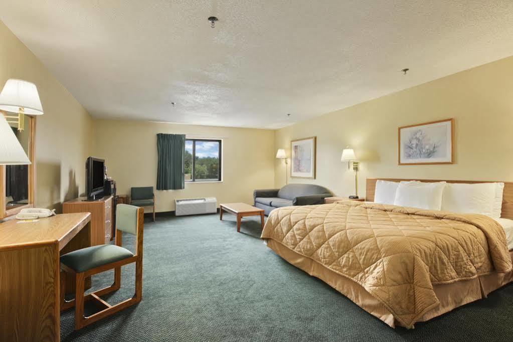 ซูเปอร์ 8 บาย วินด์แฮม พีโอเรีย Motel ภายนอก รูปภาพ
